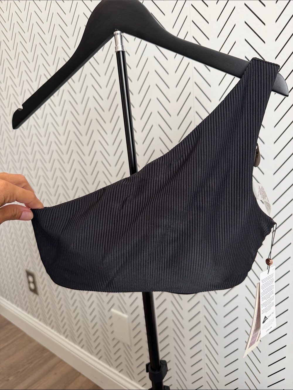 CALIA by Carrie Underwood Black One-Shoulder Ribbed Crop Top